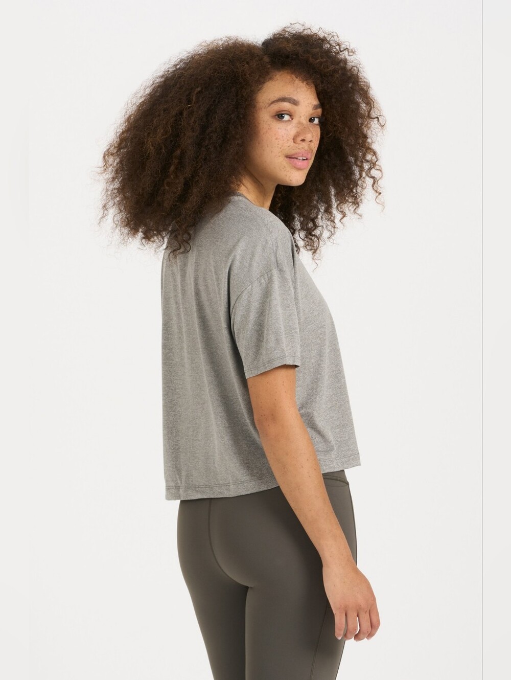 Vuori Energy T-Shirt Women's Medium VW1011 Heather Gray Short Sleeve Boxy Crop - Picture 2 of 8
